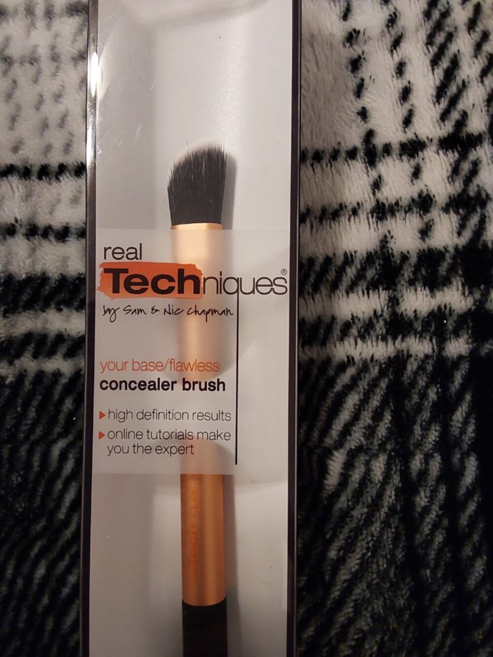 REAL  TECHNIQUES CONCEALER BRUSH BRAND NEW SEALED. HIGH DEFINITION.Q